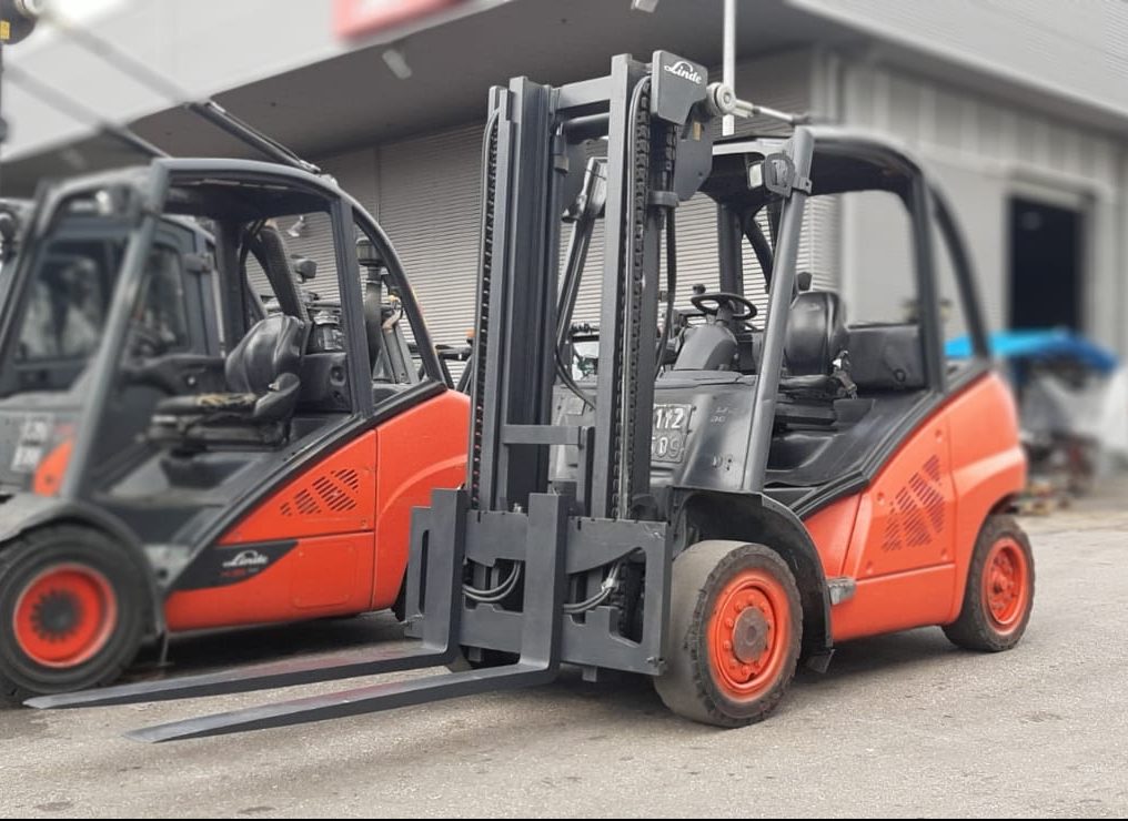 צי מלגזות חשמליות ודיזל של חברת לינדה